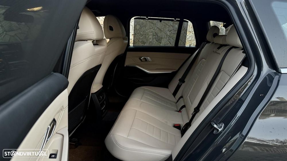 BMW 330 e Pack Desportivo M Auto - 20