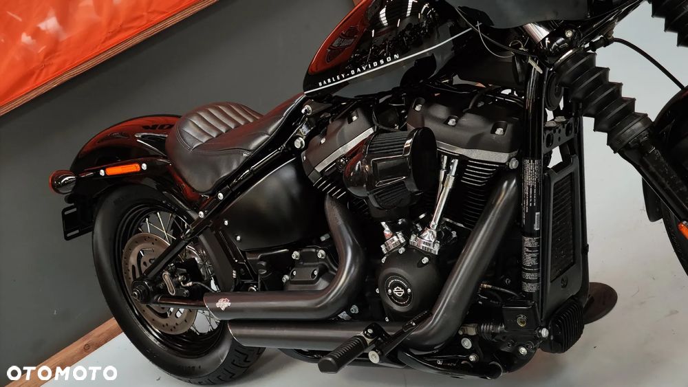 Harley-Davidson Softail Street Bob - 14