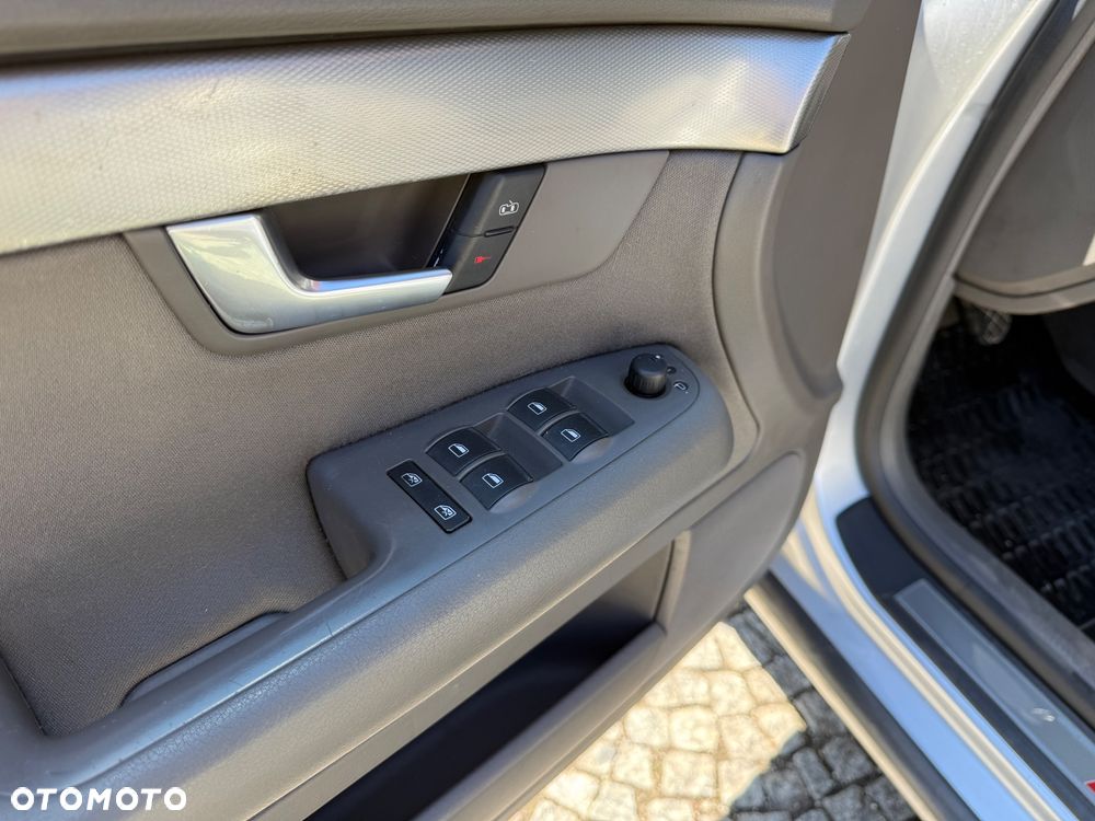 Audi A4 Avant 1.9 TDI quattro - 25