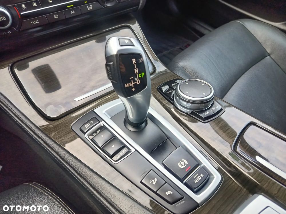 BMW Seria 5 520d xDrive Luxury Line - 24