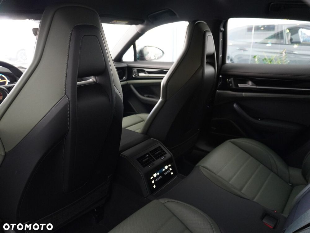Porsche Panamera 4 E-Hybrid PHEV - 34