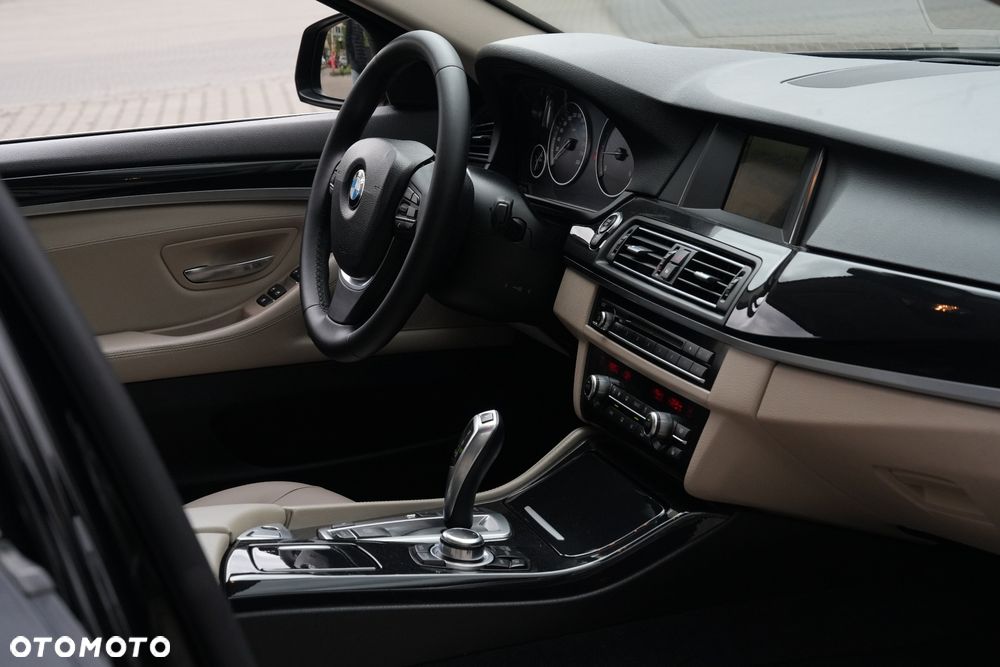 BMW Seria 5 518d - 26