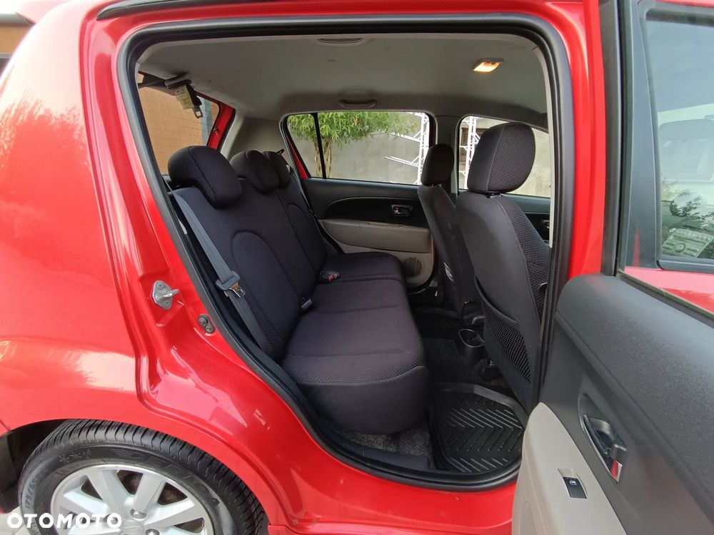 Daihatsu Sirion 1.3 - 13