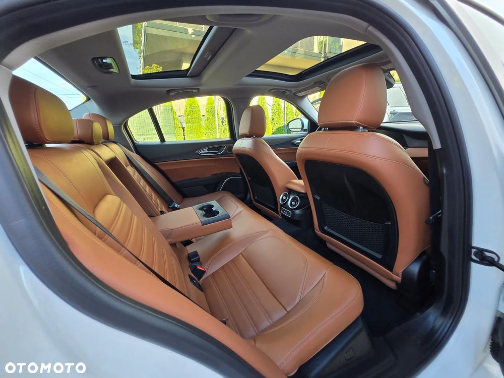 Alfa Romeo Giulia 2.0 Turbo 16V AT8-Q4 Ti - 28