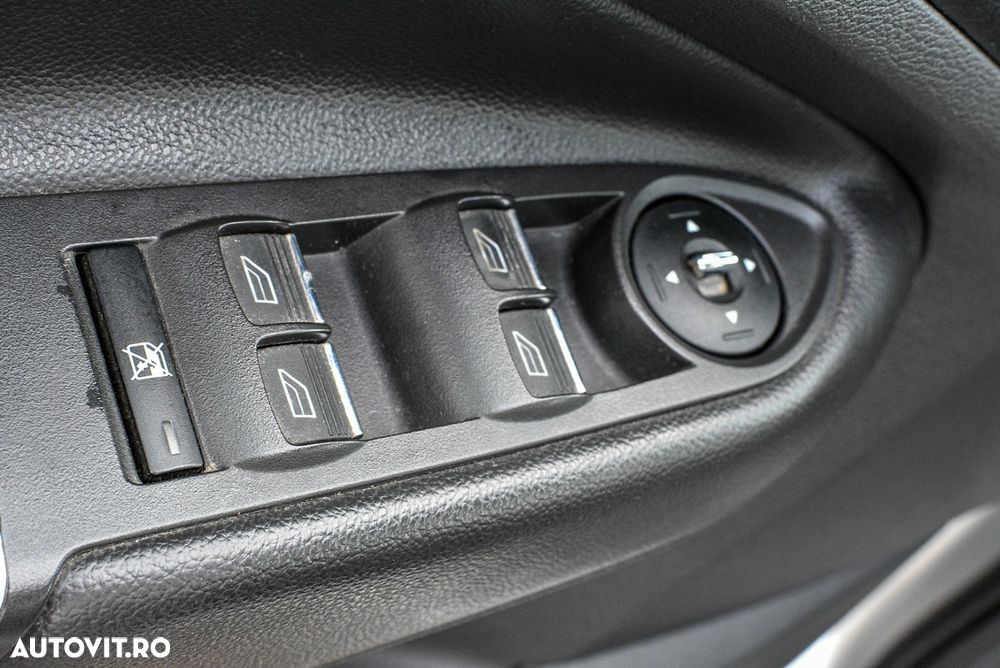 Ford Kuga 2.0 TDCi 2x4 SYNC - 13