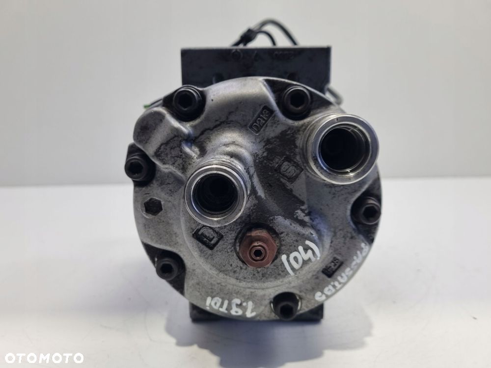 SPRĘŻARKA KLIMATYZACJI VW Passat B5 1.9 TDI _ pompa 8D0260805D - 7