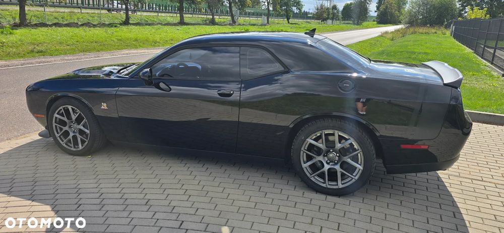 Dodge Challenger - 25
