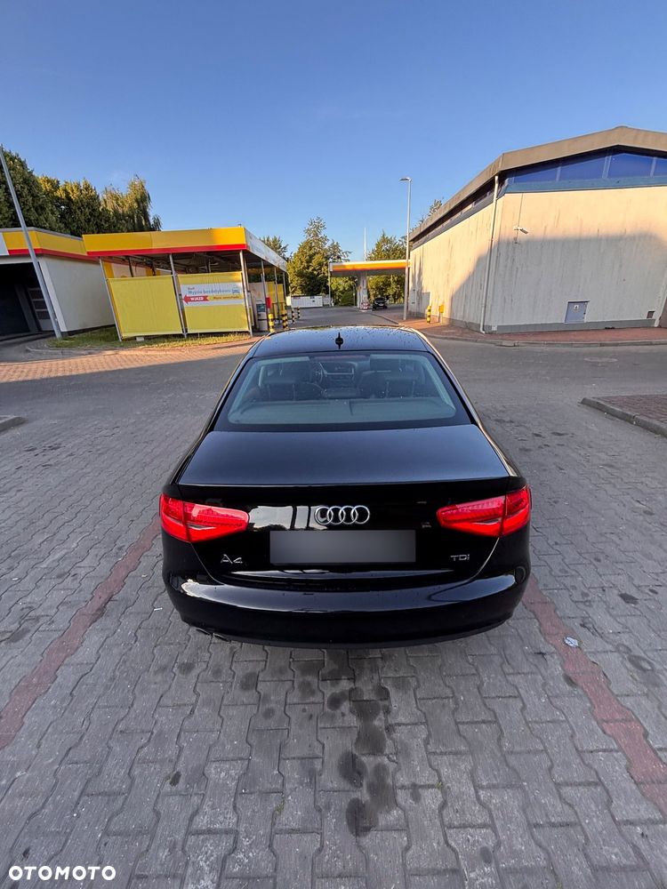 Audi A4 Limousine - 8