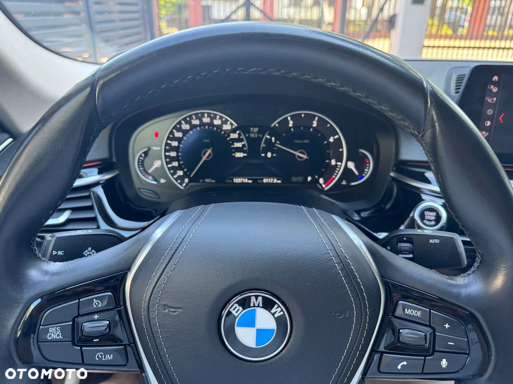 BMW Seria 5 520d xDrive Luxury Line sport - 7