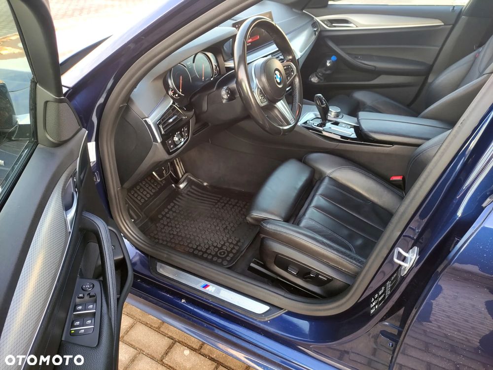BMW Seria 5 520d M Sport - 8