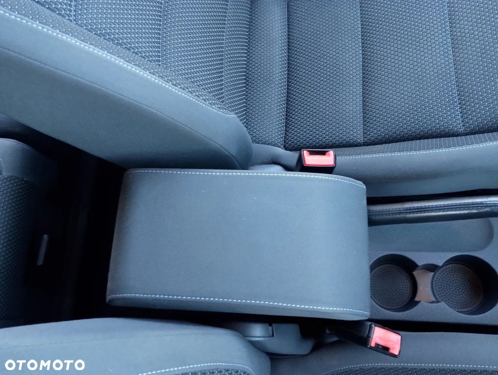 Volkswagen Touran 1.6 TDI DPF STYLE - 38