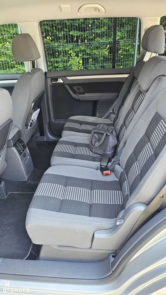 Volkswagen Touran - 4