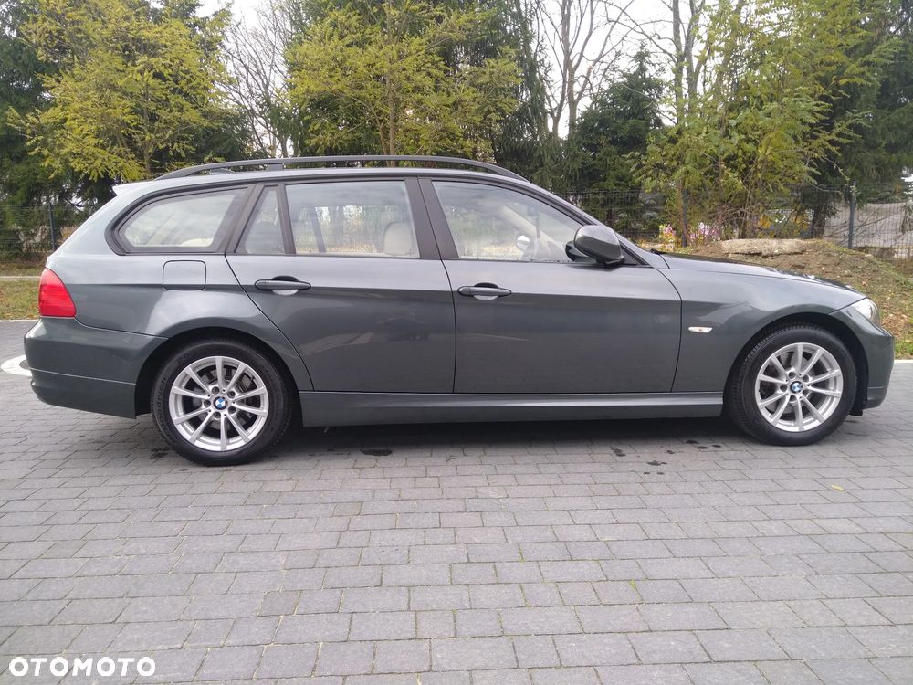 BMW Seria 3 318d DPF Touring - 18