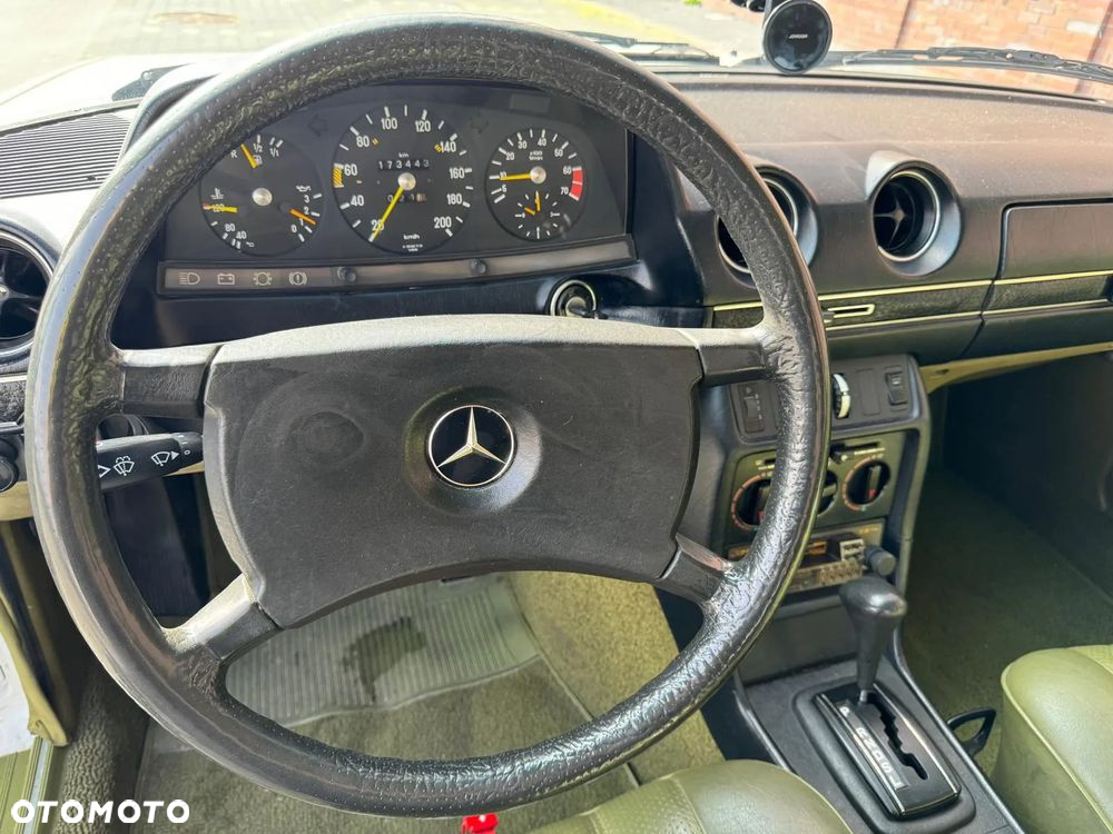 Mercedes-Benz W123 - 15