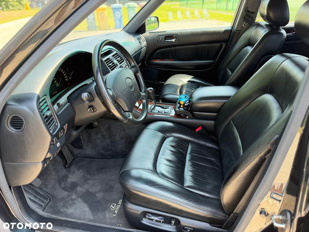 Lexus LS - 12