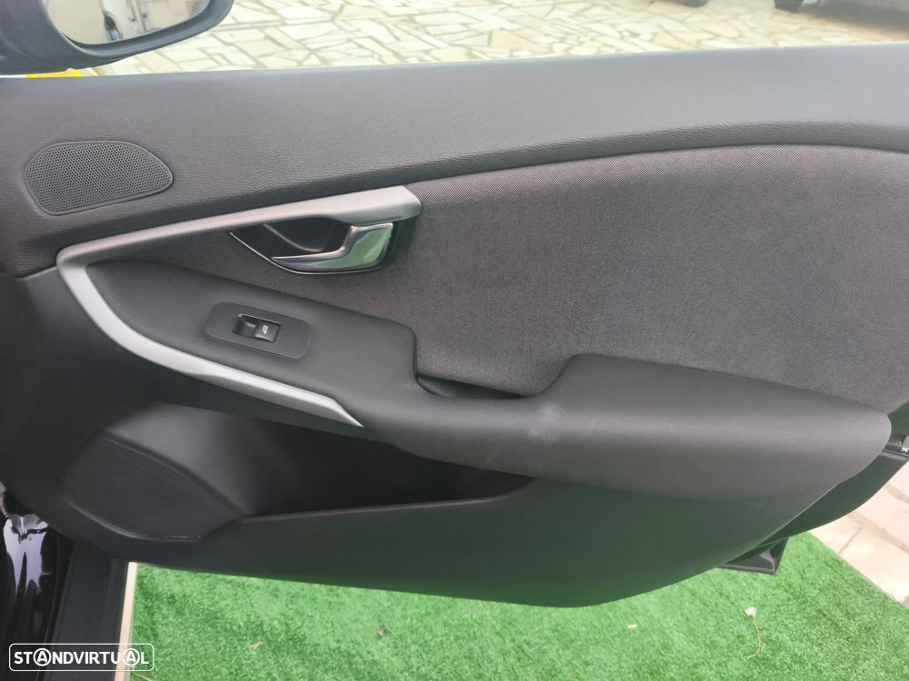 Volvo V40 Cross Country 2.0 D2 Summum - 26