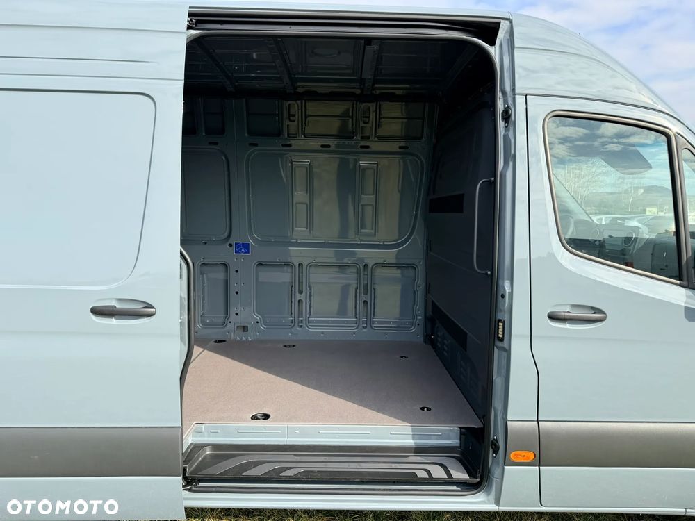 Mercedes-Benz Sprinter - 10