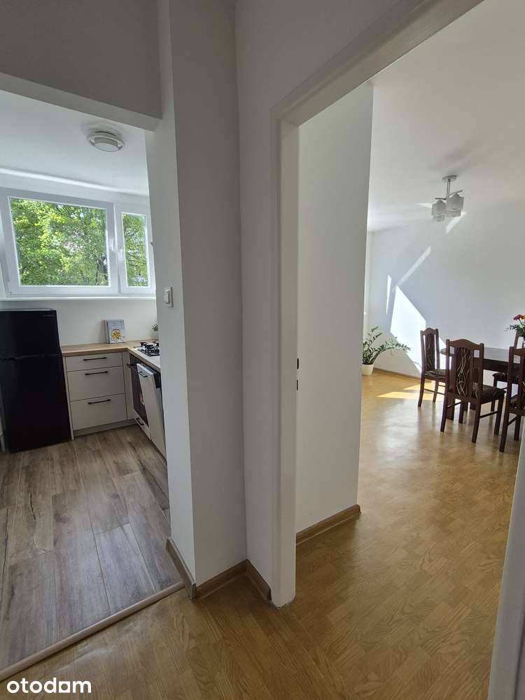 Ustawne mieszkanie 3-pokojowe z miejscem parkingowym na Jeżycach 50 m²