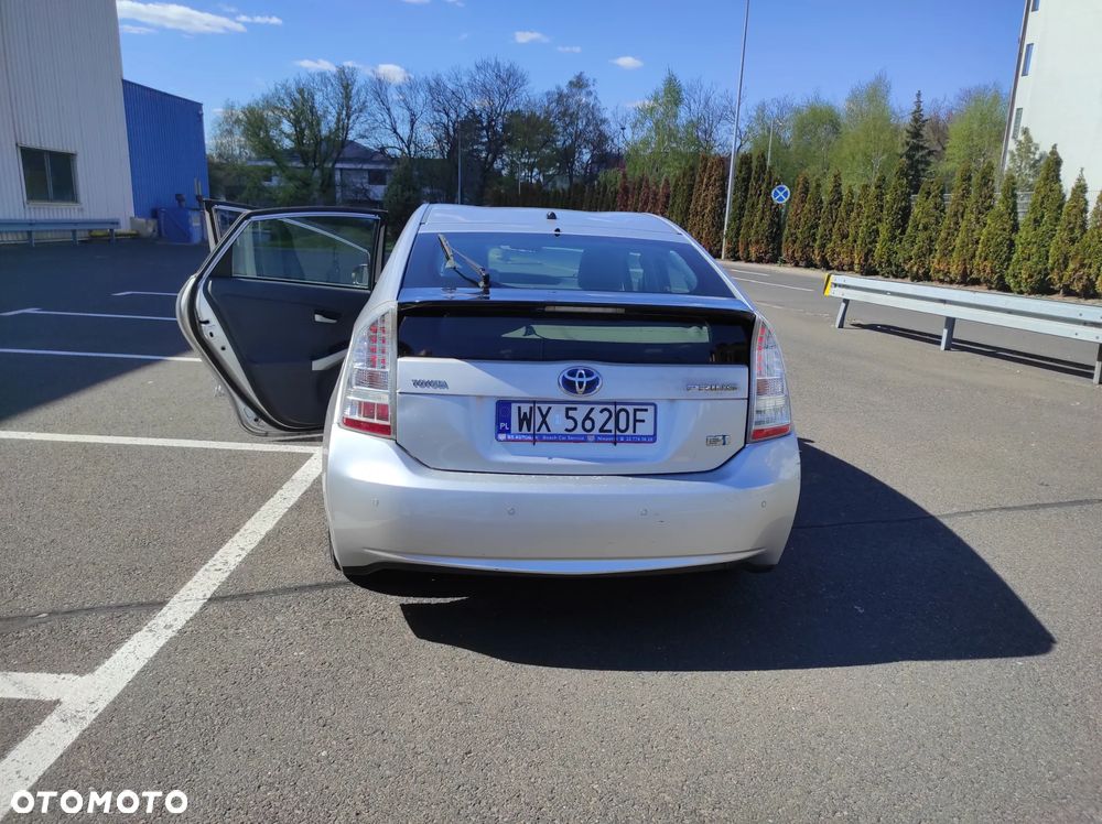 Toyota Prius (Hybrid) - 14