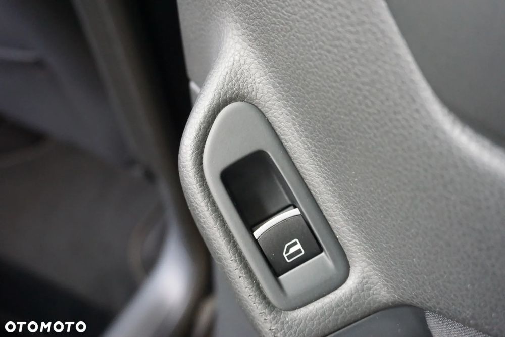Volkswagen Golf 2.0 TDI DPF Highline - 25