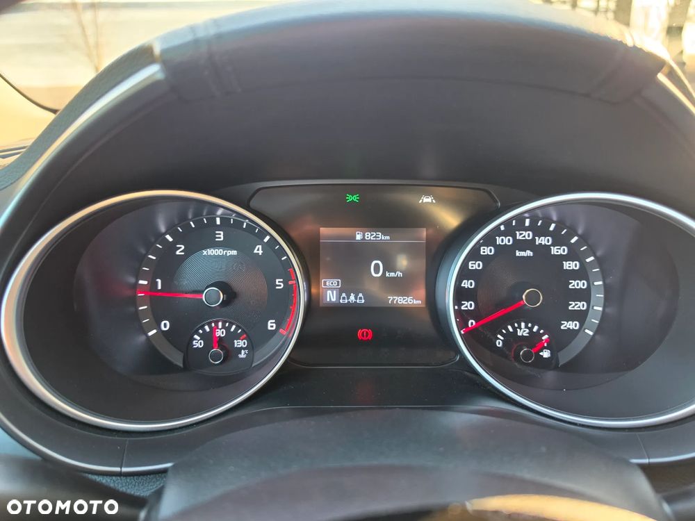 Kia Ceed - 11