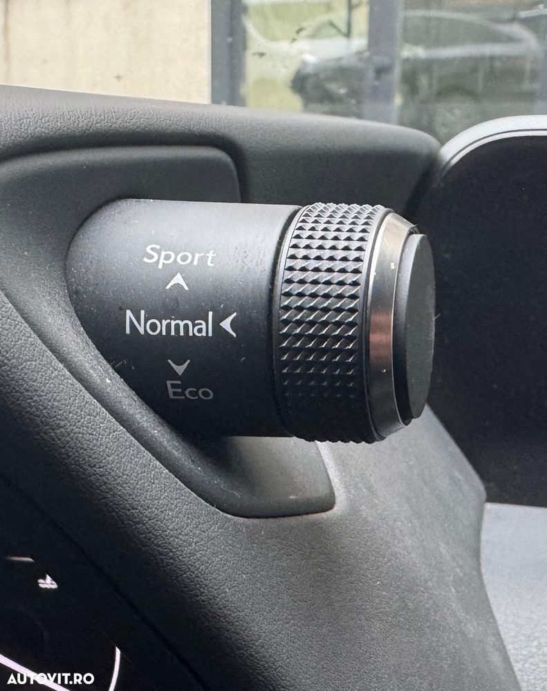 Lexus UX 250h Business Edition - 9