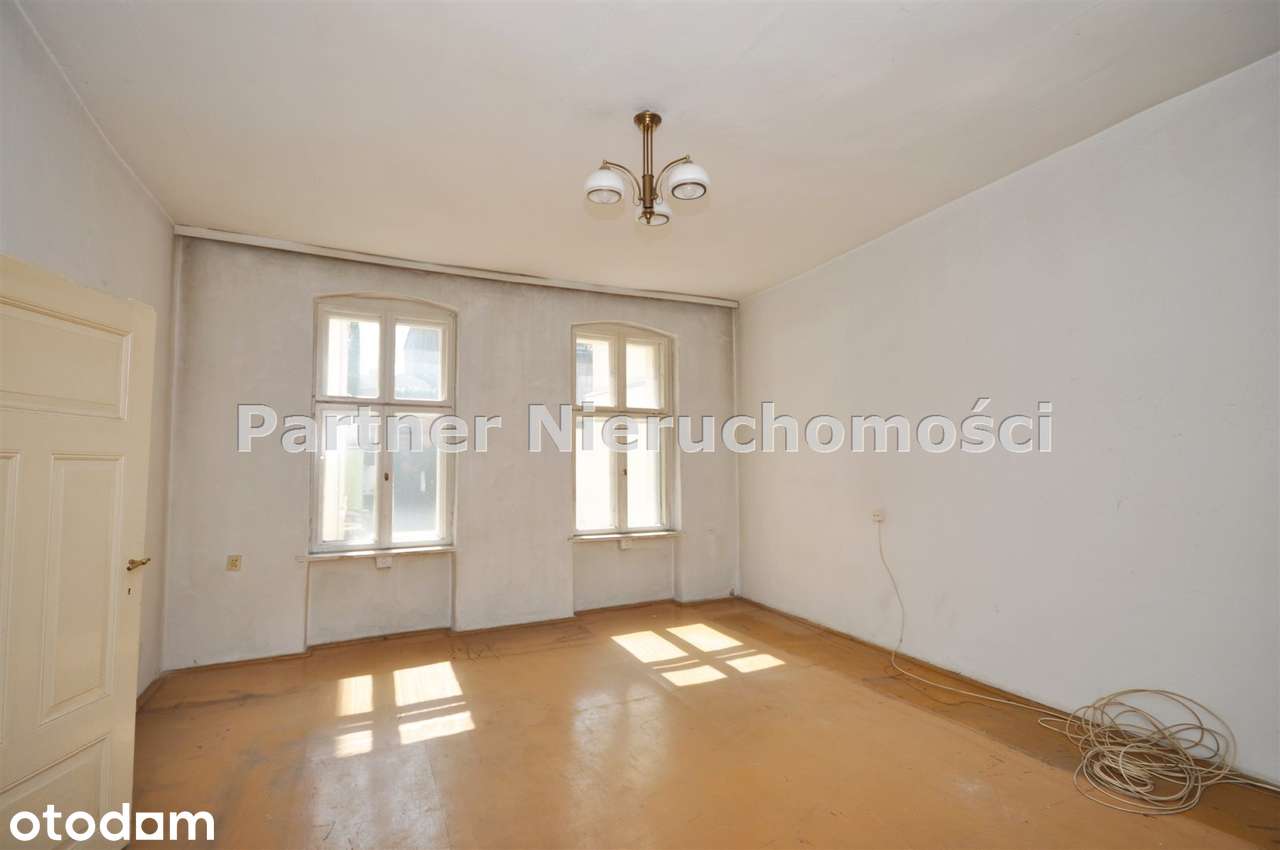 Rynek Nowomiejski pierwsze piętro 76m2, kamienica