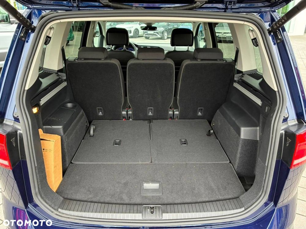 Volkswagen Touran - 33
