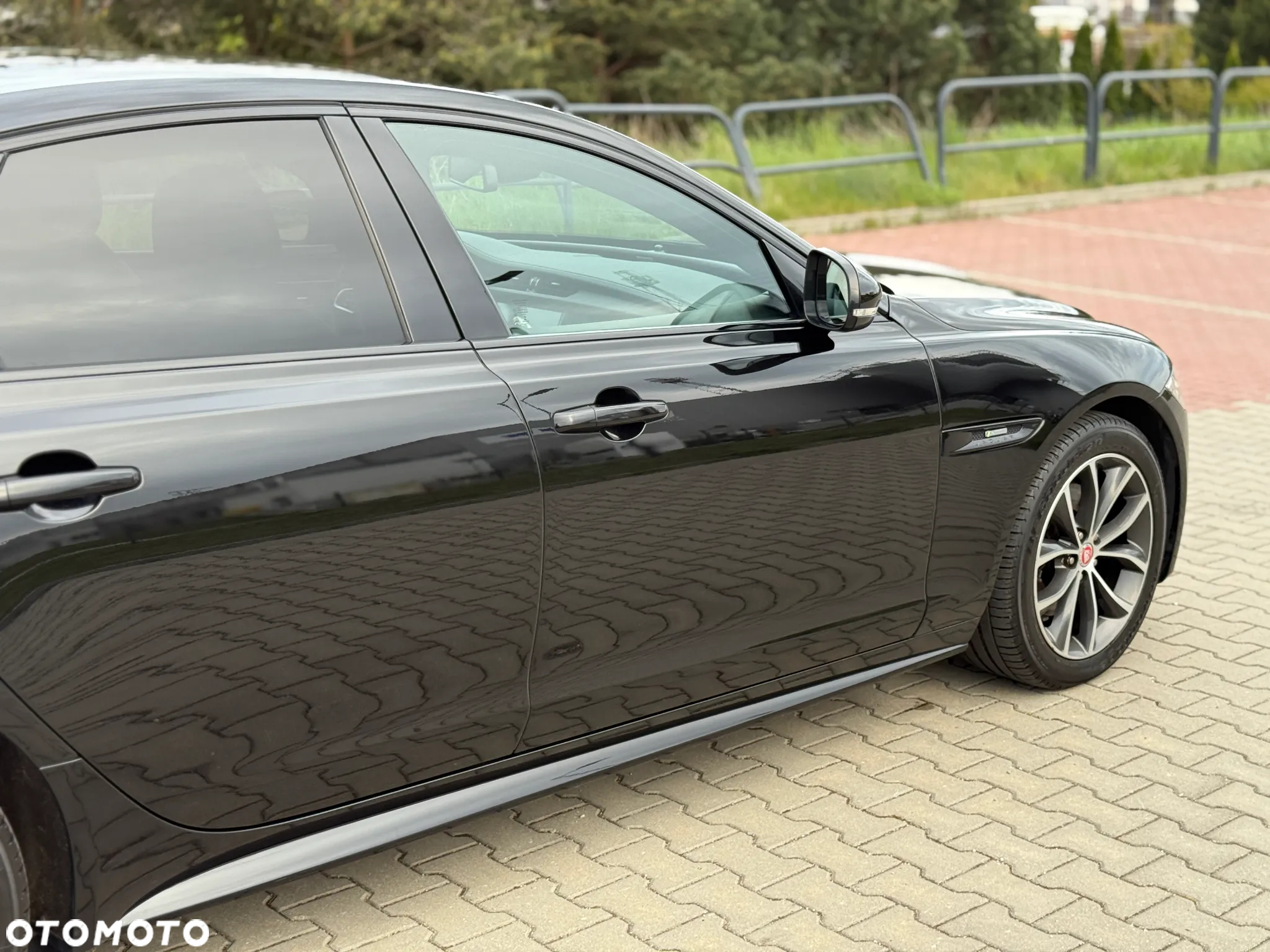 Jaguar XF 2.0 i4D R-Sport - 27