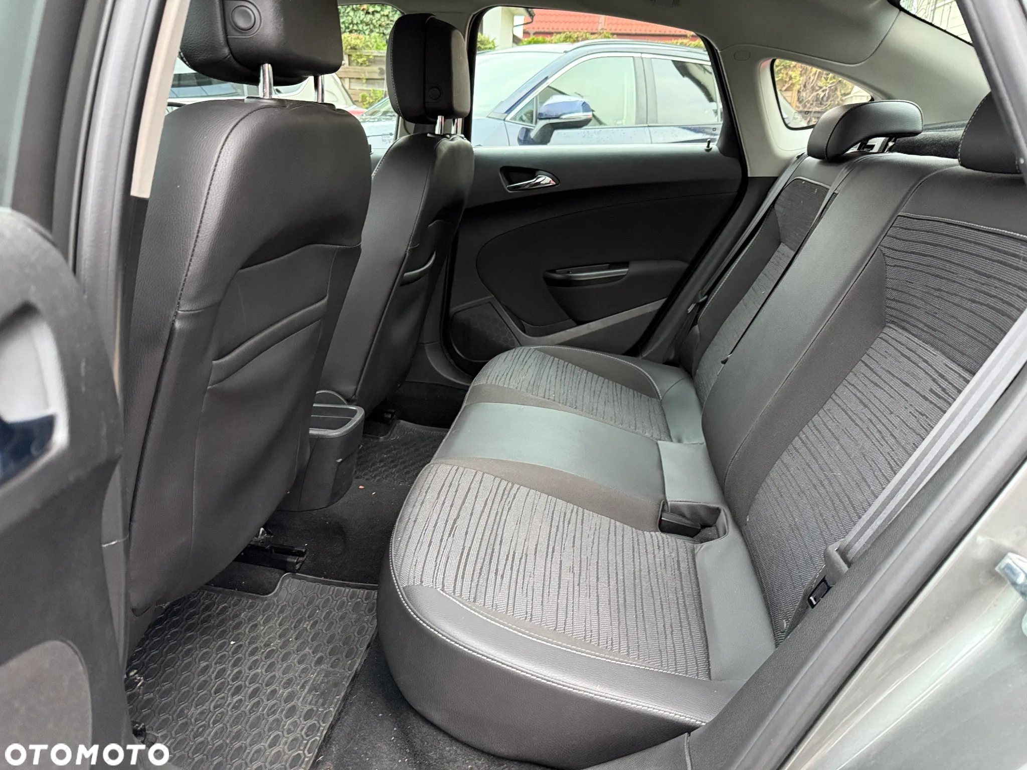 Opel Astra IV 1.4 T Business EU6 - 12