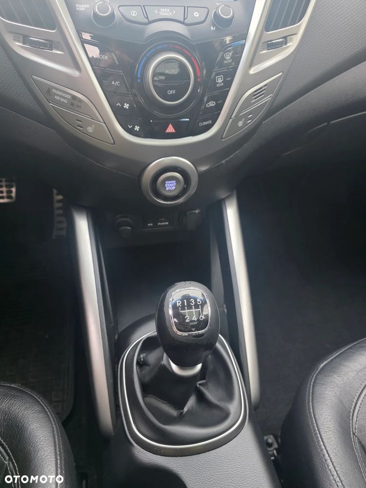 Hyundai Veloster 1.6 GDI Premium - 22