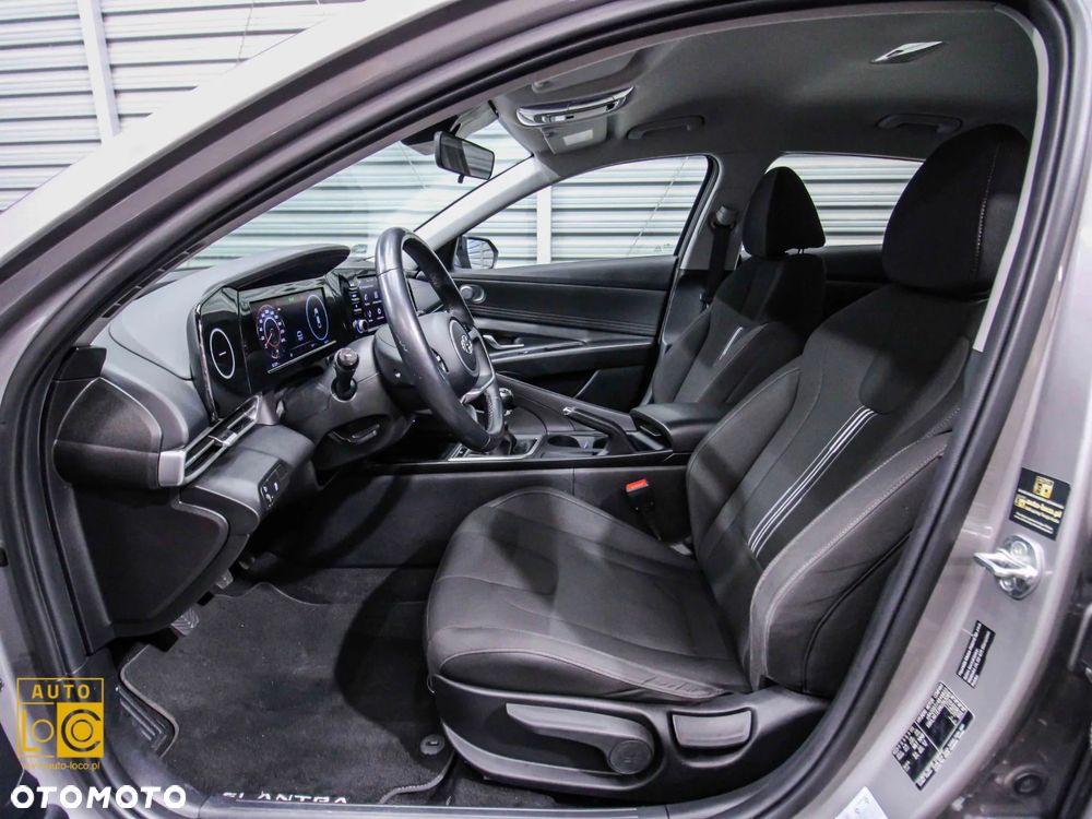 Hyundai Elantra 1.6 Smart - 12