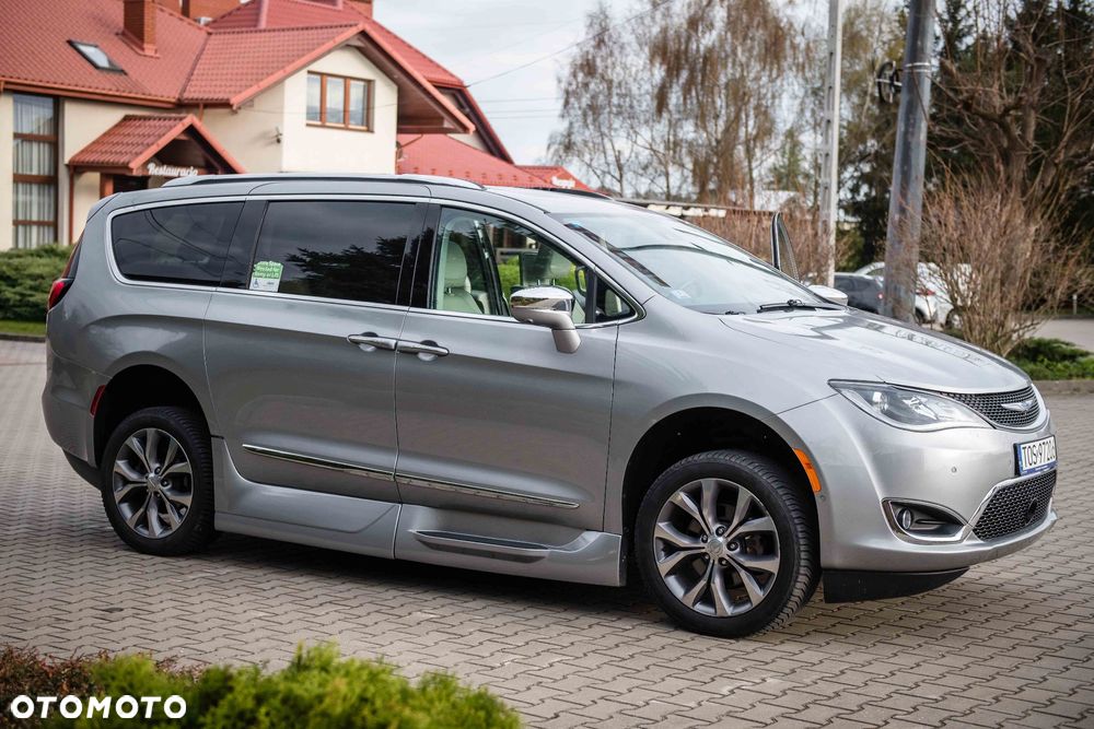 Chrysler Pacifica - 22