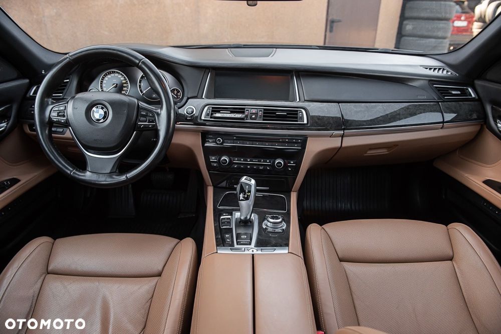 BMW Seria 7 740d xDrive - 17