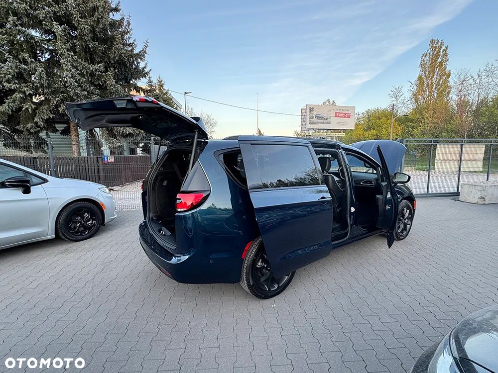 Chrysler Pacifica - 5