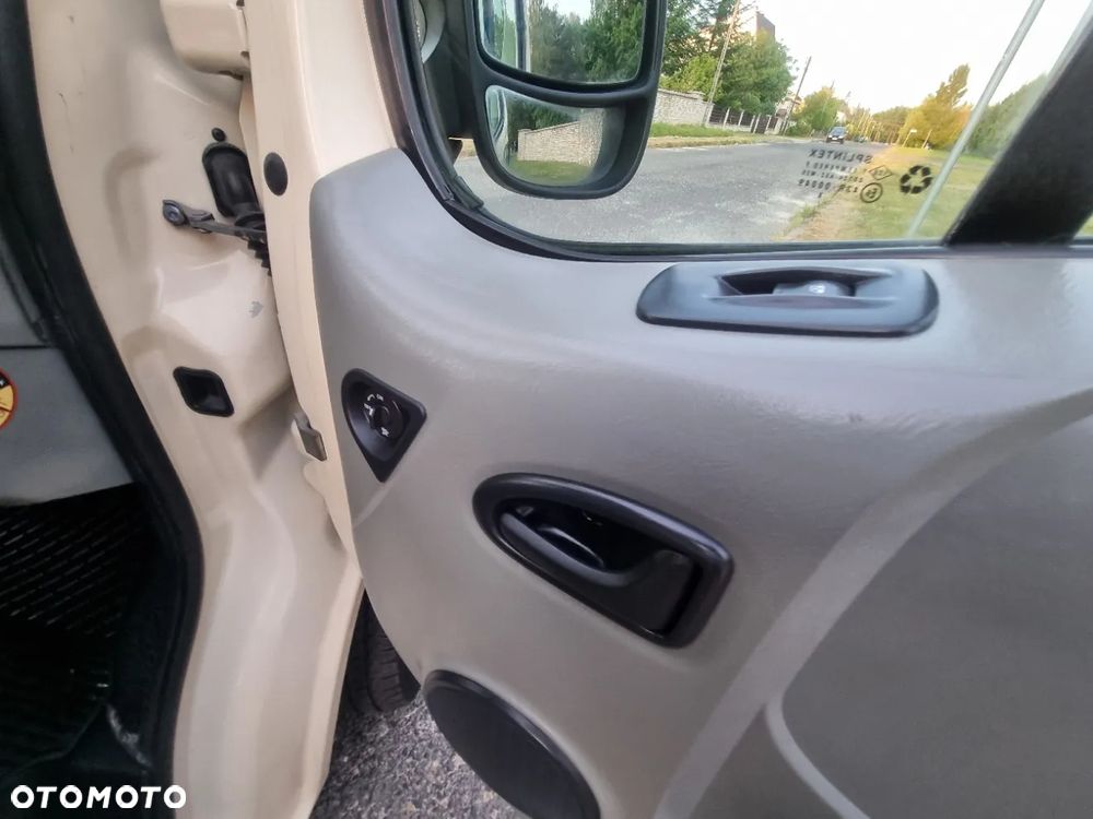 Opel Vivaro - 24