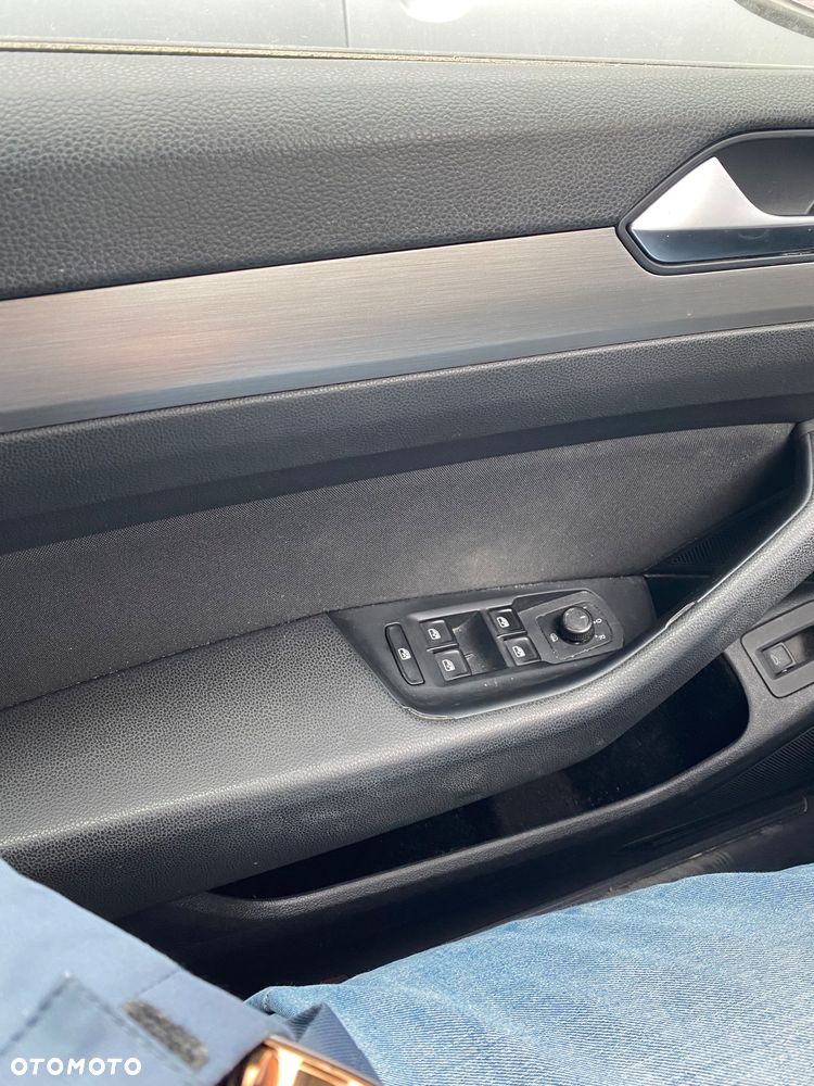 Volkswagen Passat - 11