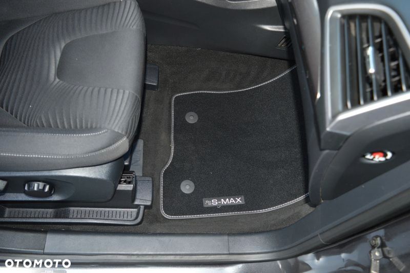 Ford S-Max - 17