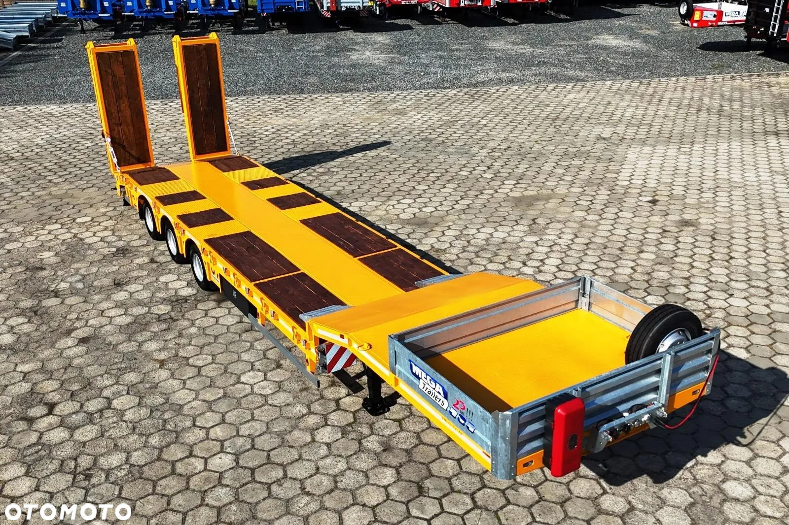 Inny LW3 NISKOPODWOZIOWA 3 OSIOWA 13.600mm z najazdami hydraulicznymi - 4