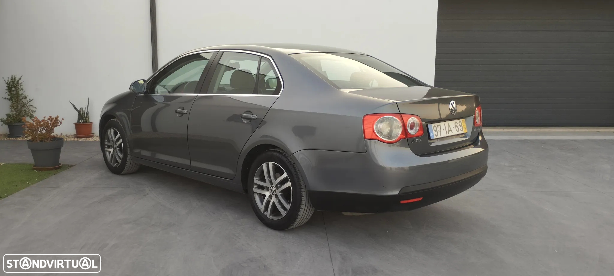 VW Jetta 1.9 TDi BlueM. Confortline - 10