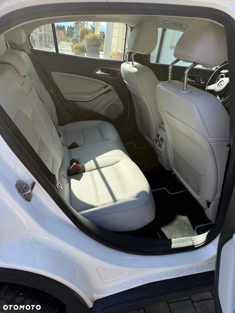 Mercedes-Benz GLA - 15
