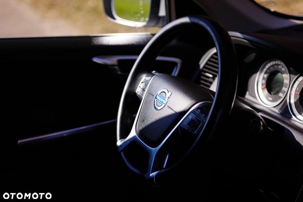 Volvo XC 60 D4 Momentum - 28