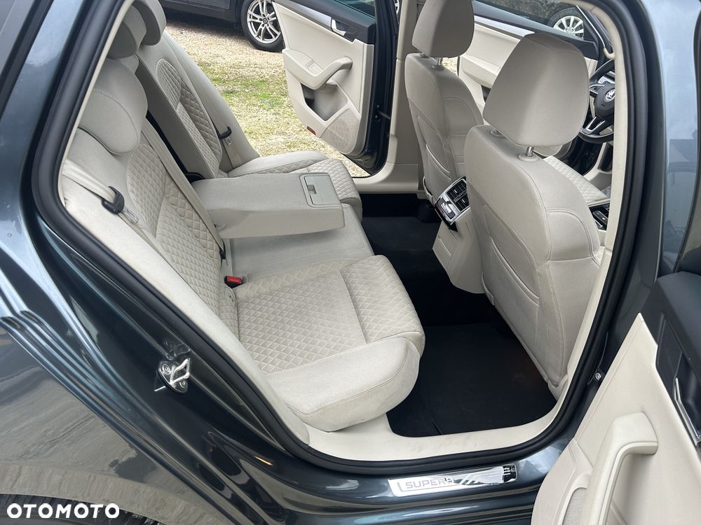 Skoda Superb 2.0 TDI DSG Premium Edition - 12