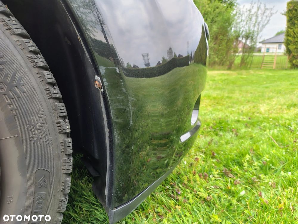 Toyota Avensis 1.8 Sol plus NAVI - 16