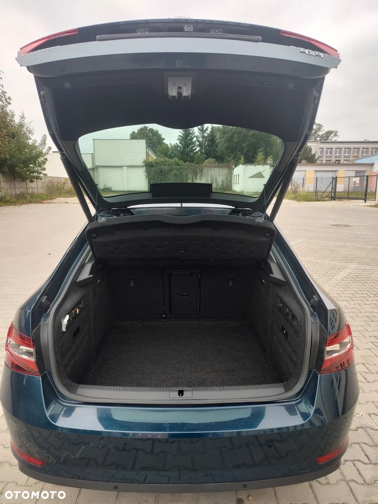Skoda Superb 2.0 TDI 4x4 L&K DSG - 9