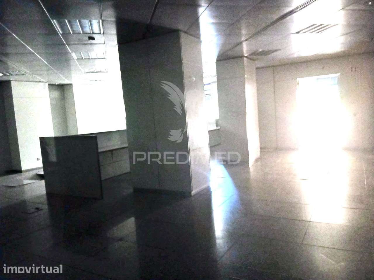 Espaço Comercial com 800m2 - Rotunda da Areosa - Gondomar - Grande imagem: 2/8
