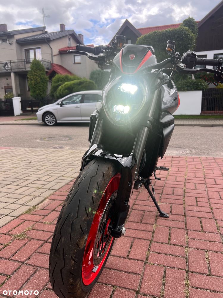 Ducati Monster - 11