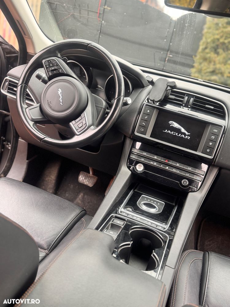Jaguar F-Pace 20d AWD Prestige - 14