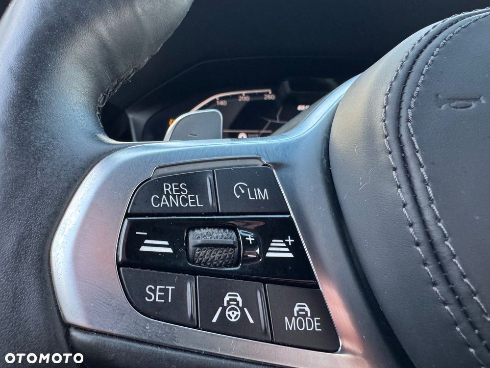 BMW Seria 3 330e M Sport - 37