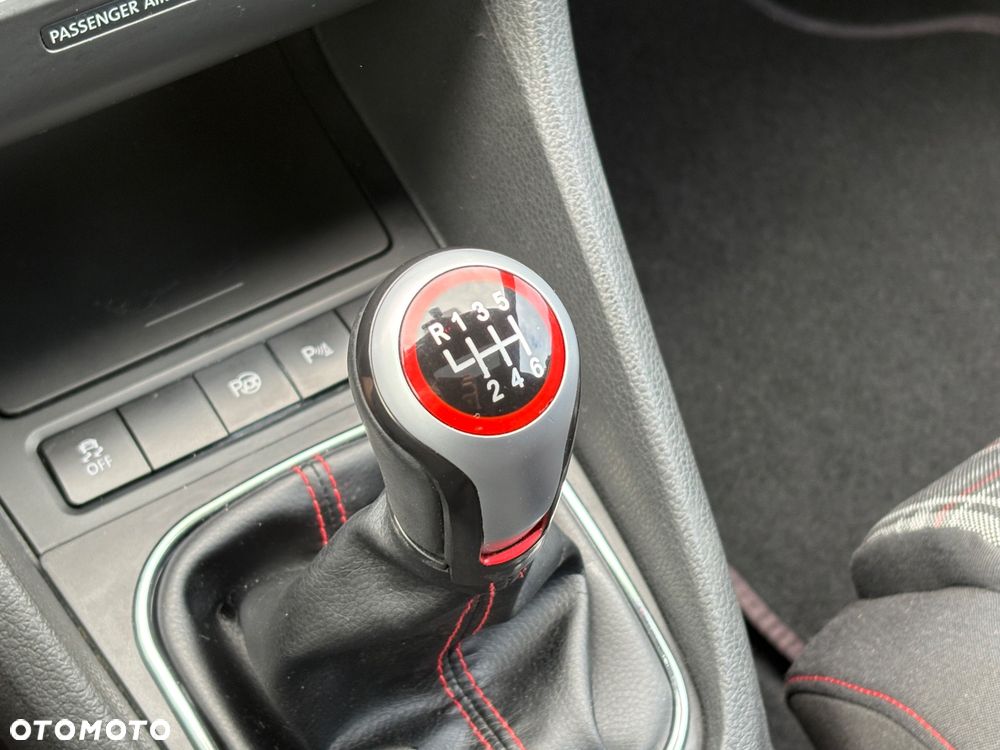 Volkswagen Golf 2.0 GTI - 27
